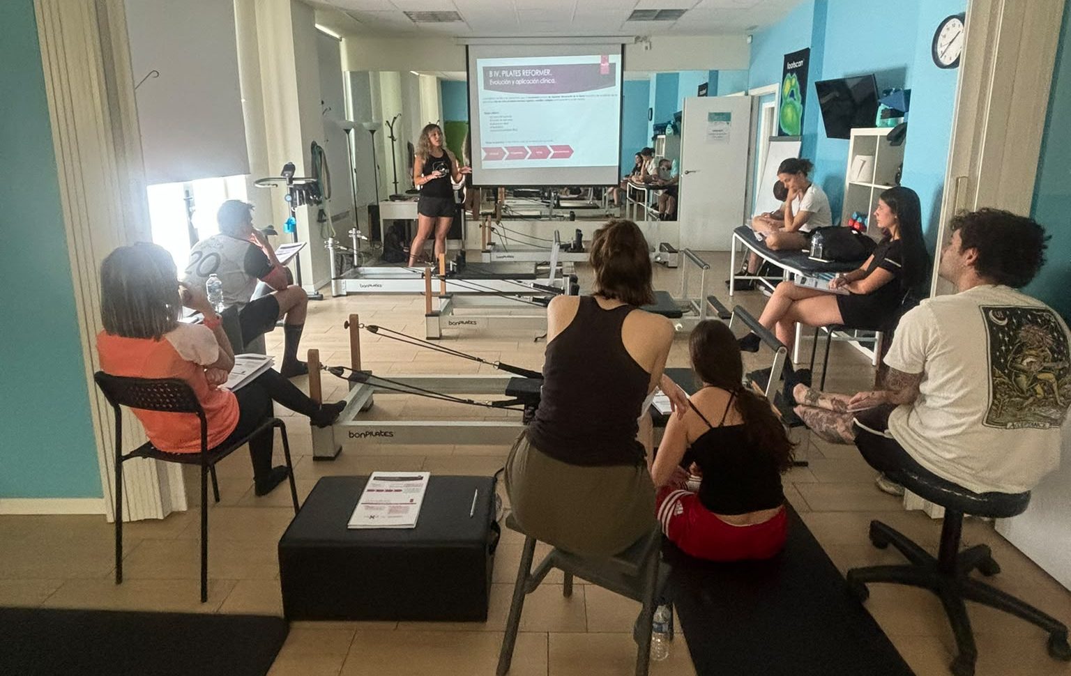 Formación en Pilates Suelo y Reformer en la Clínica de Fisioterapia Villa del Prado.